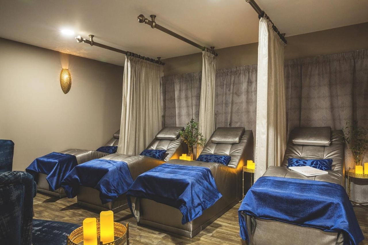 Retallack Resort & Spa Padstow Exterior foto Massage chairs at a spa