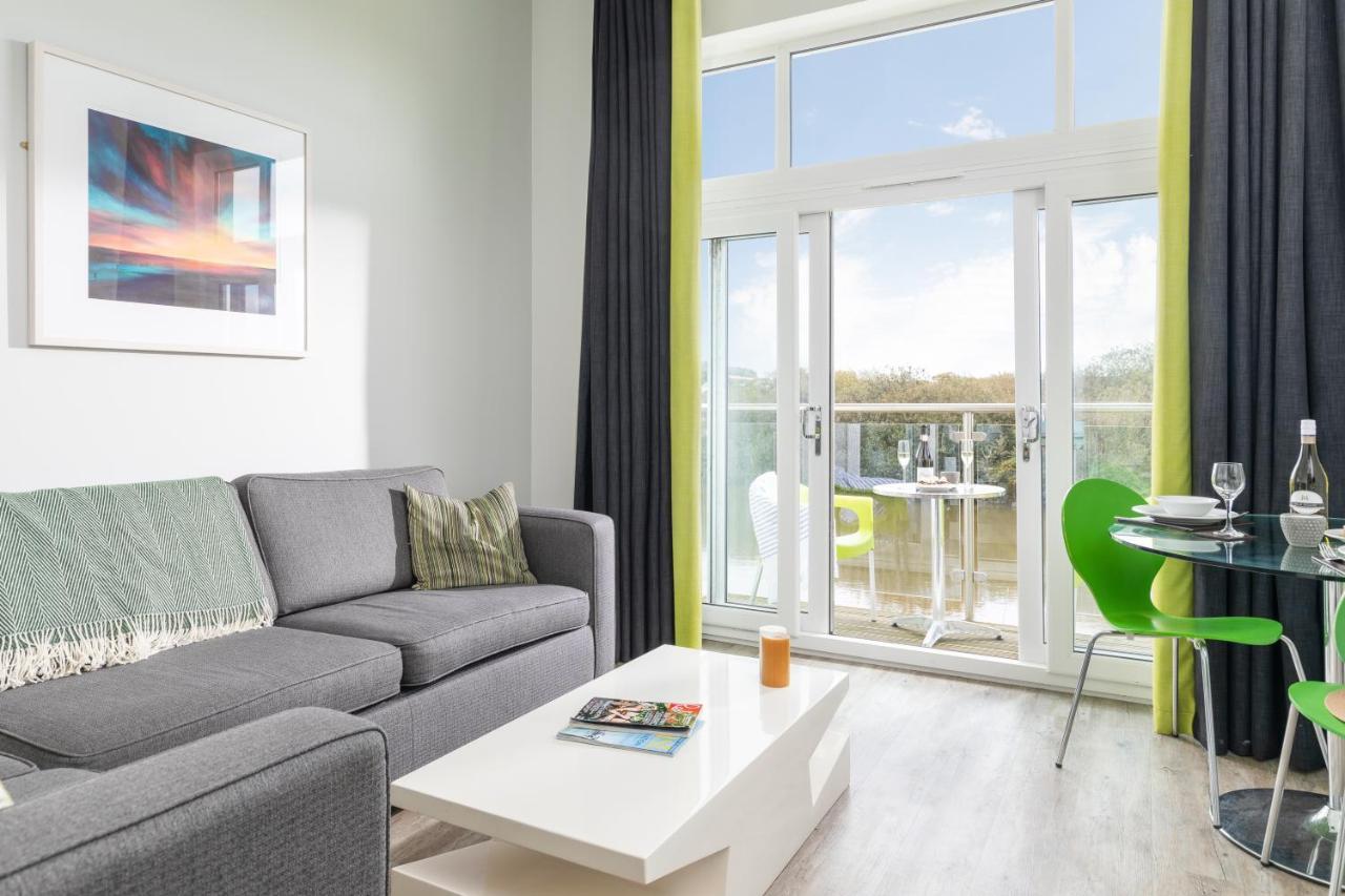 Retallack Resort & Spa Padstow Exterior foto The interior of a serviced apartment in the UK
