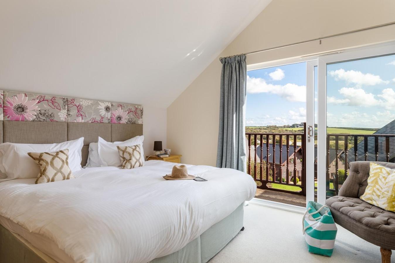 Retallack Resort & Spa Padstow Quarto foto A bedroom at The Cove