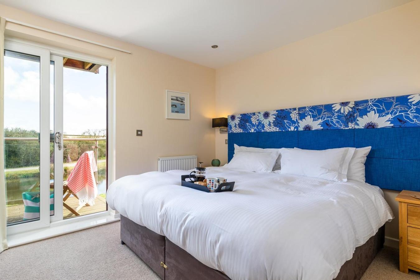 Retallack Resort & Spa Padstow Quarto foto A bedroom at The Old Post Office